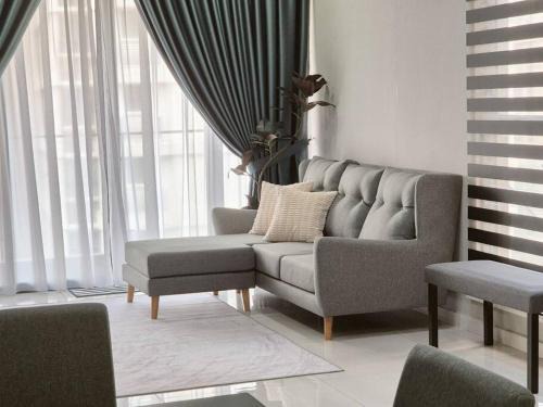 Central District Apartment | Direct mall access & beach - Large group 8 pax
