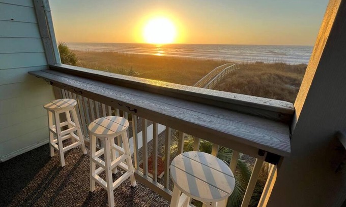 Ocean Drive Apartment | Direct Ocean Front 3BR/2BA Dog Friendly *OCEANFRONT*