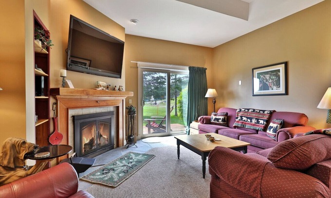 Ludlow Condo | Direct Ski Access from this Solitude Condo at Okemo