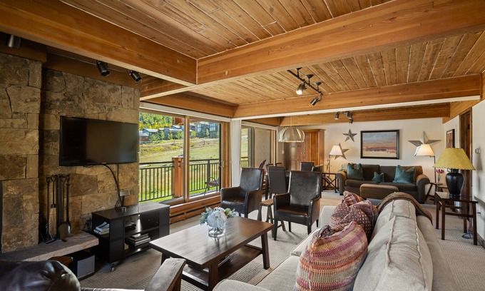 Snowmass Village Condo | Direct Ski-in/Ski-out Stonebridge Condo 600 2 Bedrm Den 3 BA/Pet friendly-see desc