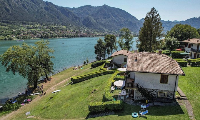Idro Apartment | Directly on the lake with terrace