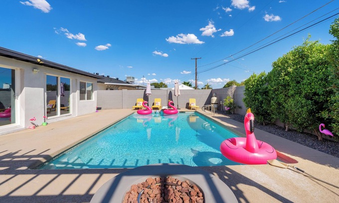 Village Grove House | Disco Dino: Pool, HotTub & Game Room Sleeps 18