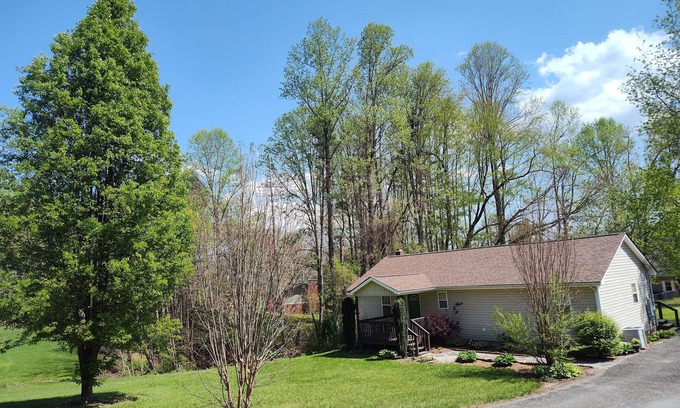 Fletcher House | DISCOUNT Nov Private home convenient to everythingnWNC AgCntr,Airprt,DT & more