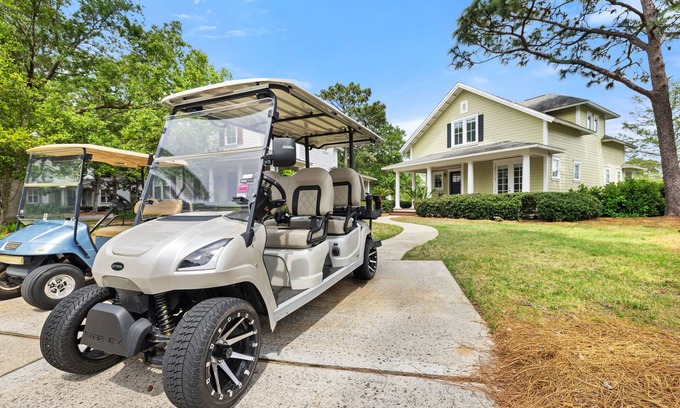 Laurel Grove House | DISCOUNTED!-LAKE FRONT~Golf Cart*~ FREE Activities, Pool, Hot tub, Gym, WiFi