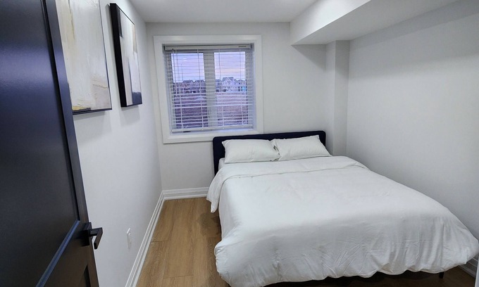 Thorold Apartment | Discover a haven of luxury and comfort in this luxury and exquisite unit for 2