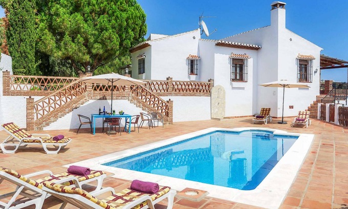 Frigiliana Villa | Discover Casa Jorge: Where the sun-kissed Costa Del Sol meets unparalleled tranquility.