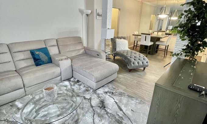 Cumberland Apartment | Discover Cumberland charm near The Battery Atlanta