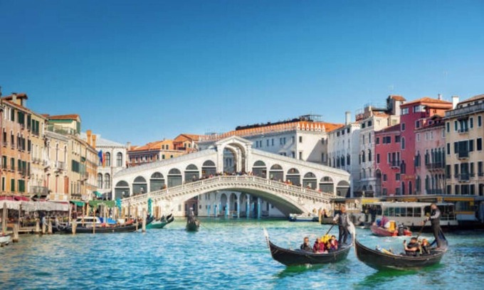 Castello Apartment | Discover Luxurious 4-Bedroom Apartment Blending Antique Charm with Modern Chic