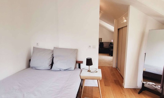Le Plessis-Robinson Apartment | Discover our comfortable studio, nestled in a quiet neighborhood 20 minutes from Paris.