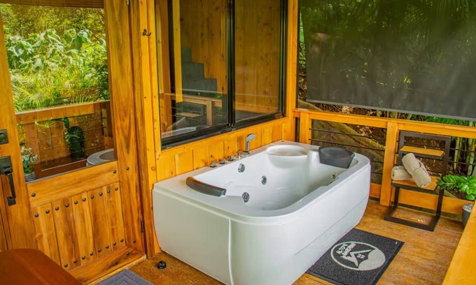 Barrio Pilo Cabin | Discover romantic cabin with jacuzzi near La Fortuna at only 25 min drive