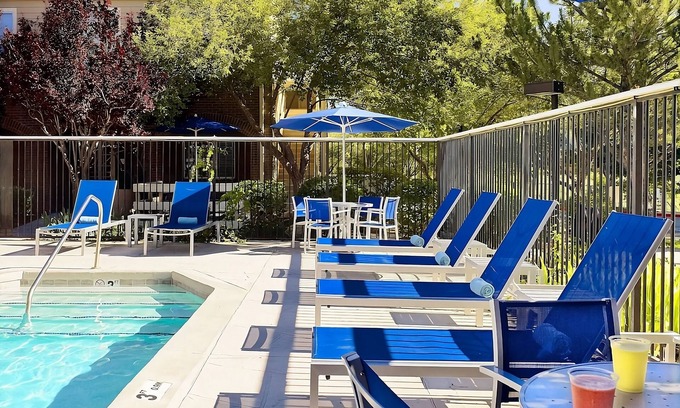 Flagstaff Hotel | Discover Scenic Retreat Near Flagstaff's Historic Gems! Pool, Free Breakfast!