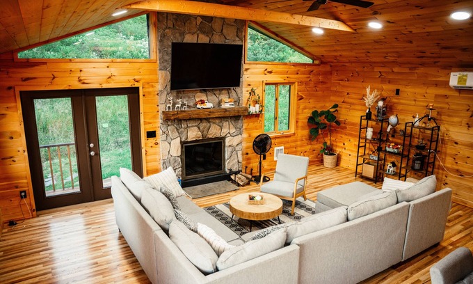 Roscoe Cabin | Discover The Hidden Pond