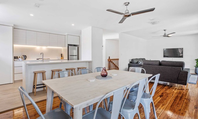 Broadbeach House | Discover the perfect retreat for families and pets alike in the heart of Broadbeach.
