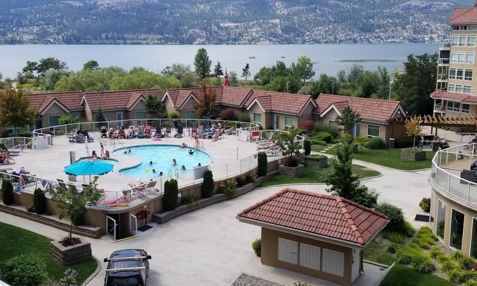 North End Condo | Discovery Bay #537
