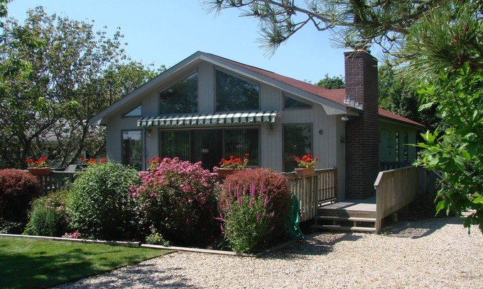 Montauk House | Ditch Plains - Walk to Beach - New Kitchen, Bath, & Bedrooms
