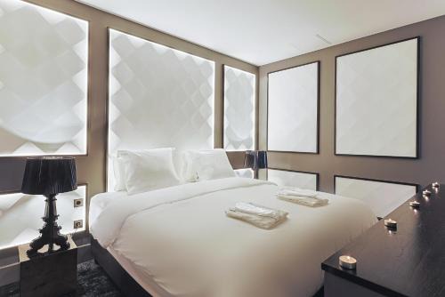 Carrieres-sur-Seine Apartment | Divine Couture - Suite Cambon