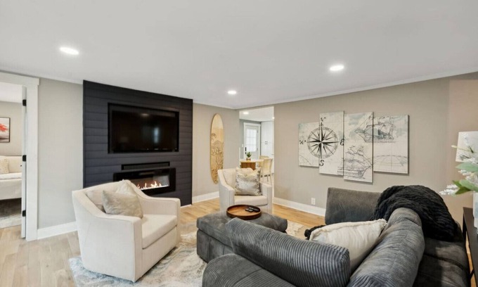 Lake Geneva House | Doc Holiday | 3BR Lake Geneva House – Pet-Friendly