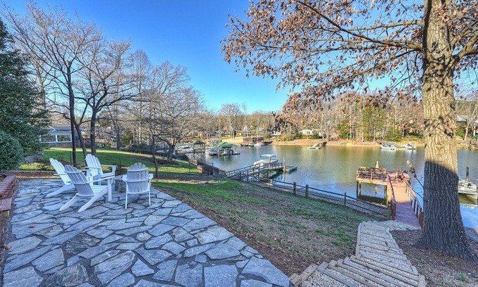 Westport House | Dock Days by AvantStay | Swimming Platform, Dock