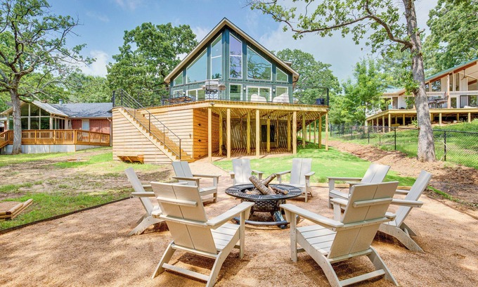 Cedar Creek Reservoir House | Dock & Fire Pit: Cedar Creek Lakefront Retreat!