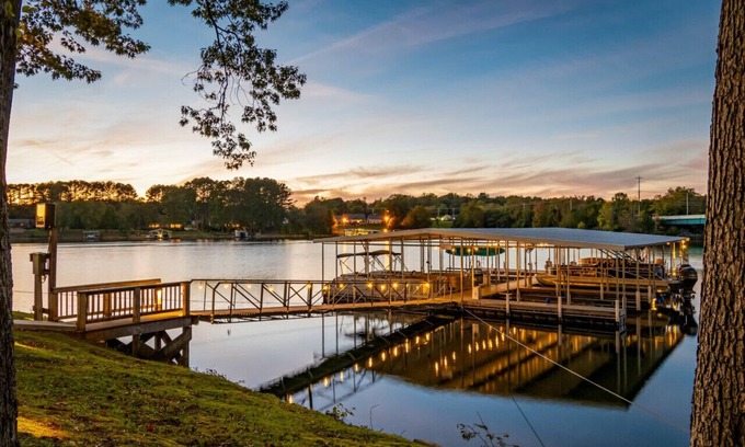 Winchester House | Dock,Slip, Kayaks, SUPs, Game Room, Hot Tub