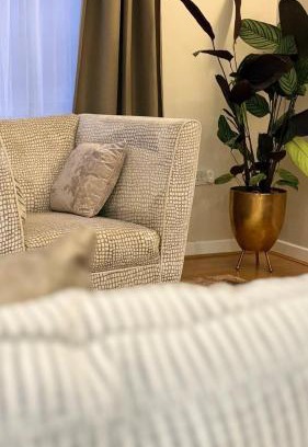 Cubitt Town Apartment | Dockside Charm by Halisi