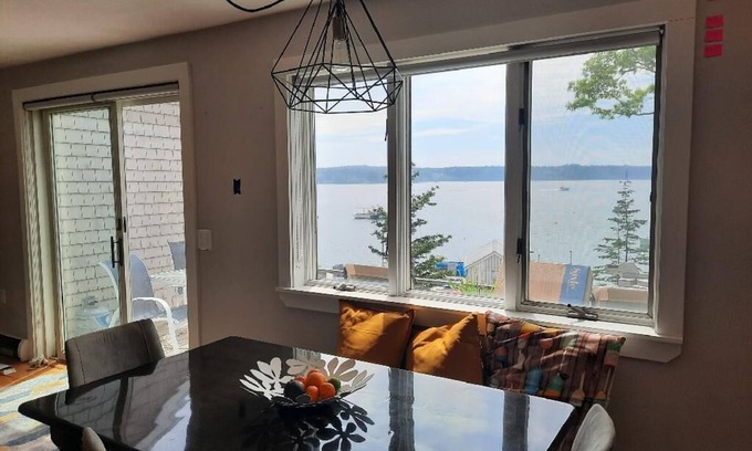 Cushing House | Dockside Retreat!