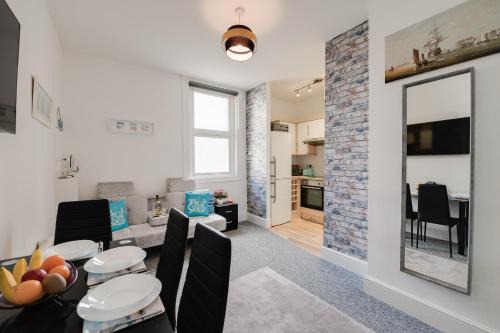 Portsmouth Apartment | Dockyard Hideaway Nr Gunwharf Quays
