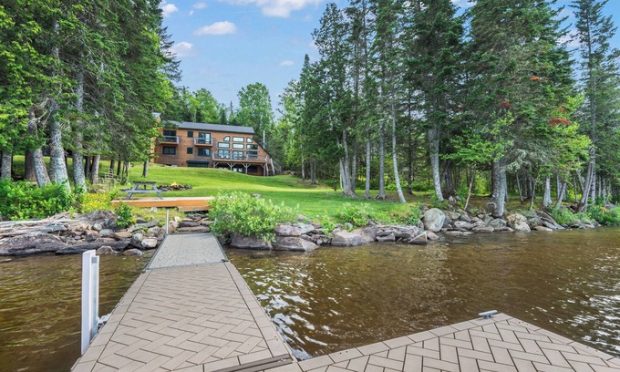 Rangeley House | Dodge Lodge - Newly renovated home right on Dodge Pond