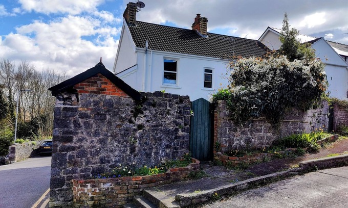 Mumbles Cottage | Dog & Family Friendly Exceptional Gower Seaside Cottage 10 mins to sandy Beaches