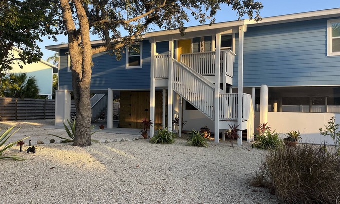 Whitney Beach House | DOG FRIENDLY and PERFECT LBK LOCATION