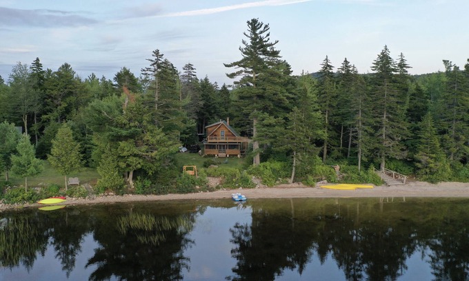 Sullivan Cabin | Dog-Friendly Autumn Retreat- Hike Relax, Repeat!