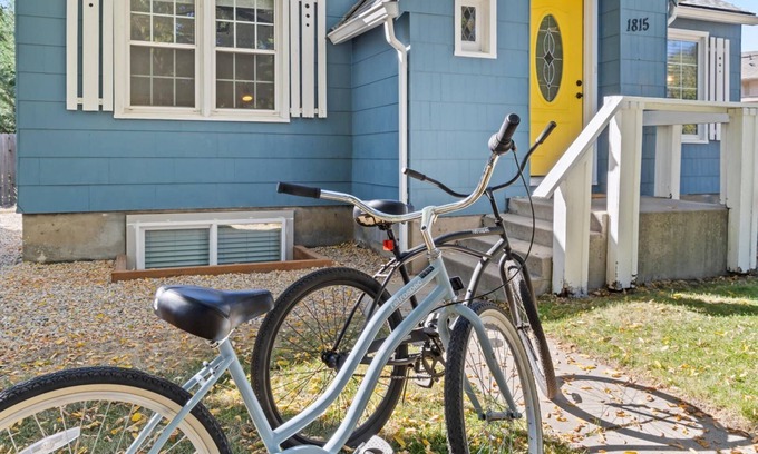 Boise Condo | DOG FRIENDLY Charmer! IDEAL Spot to Explore via Bikes(2) to Downtown, Greenbelt, River & Hyde Park!