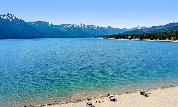 Ronald Condo | Dog-friendly condo with fireplace &WiFi - paid-access to pool & hot tub
