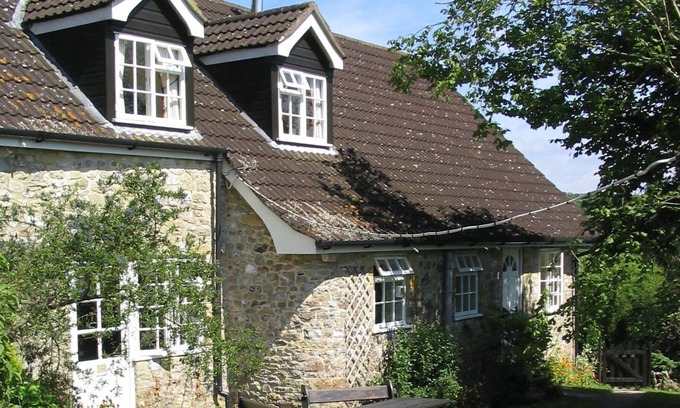 Axminster Cottage | Dog friendly cottage set in private grounds and located in an Area of Outstanding Natural Beauty