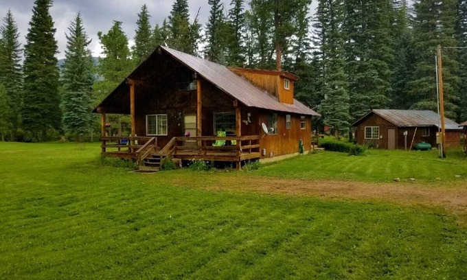 Bayfield House | Dog Friendly Creekside Property close to Vallecito Lake minutes to Durango and so much adventure out the front door