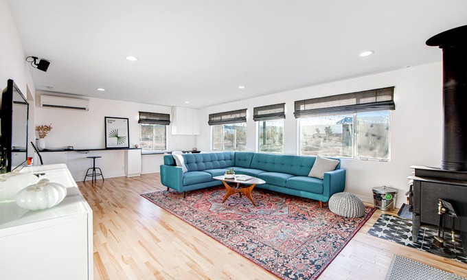 Landers House | Dog-friendly desert getaway on five acres with private hot tub, fast WiFi, views