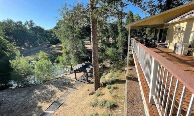 Oakhurst House | Dog Friendly/Game Room/Sleeps 12/Creekside Dream