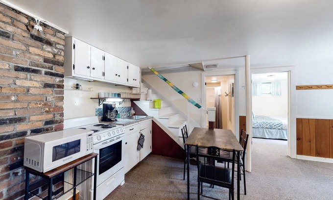 Stowe Area Condo | Dog-friendly home base with backyard - near golfing, hiking, and ski slopes