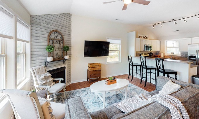 Sea Scape House | Dog-friendly home with hot tub, central AC & washer/dryer - snowbird-friendly