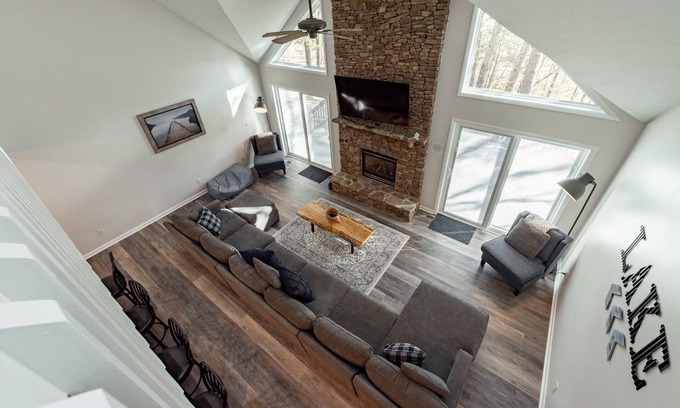 Blakeslee House | Dog Friendly Lake Access Lodge w/Dock & Hot Tub
