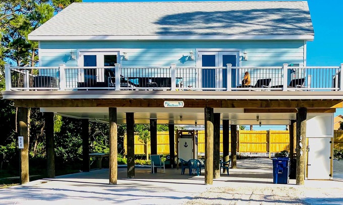 East End House | Dog-friendly ocean-view house with central AC & washer/dryer - snowbird-friendly