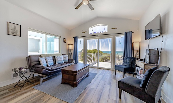 Gold Beach Cottage | Dog-friendly oceanside home w/WiFi, ocean views, private W/D, deck, & fireplace