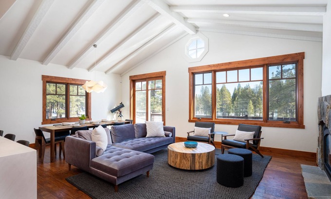 Truckee House | Dog-Friendly Residence on Gray's Crossing Golf Course w/Private Hot Tub!
