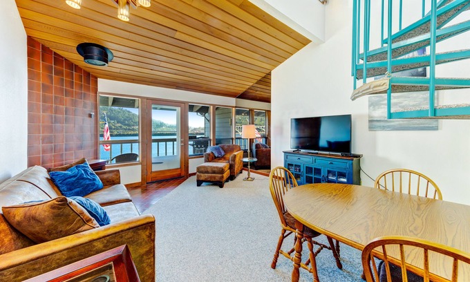 Gold Beach Condo | Dog-friendly, riverfront condo w/a full kitchen & stunning views