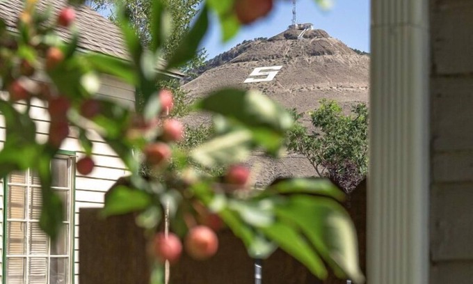 Salida House | Dog Friendly- Salida Bungalow - Cute In-Town Home!