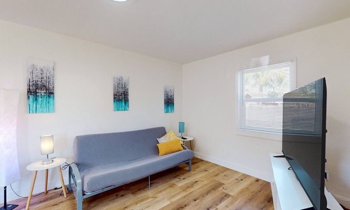 Riverside House | Dog-friendly & spacious coastal retreat with full kitchen - near parks & golf