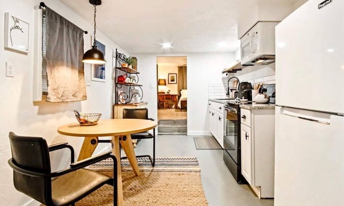 Cleveland UCD Apartment | Dog Friendly Studio with Full Kitchen | $1700/month #C2
