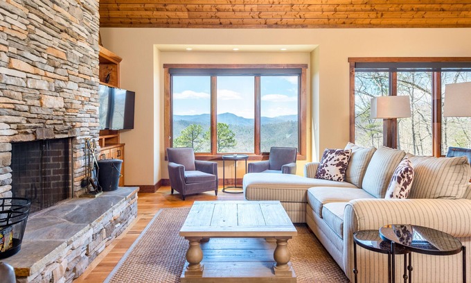 Pisgah Forest House | Dog-friendly Sutton Knob cottage with long-range Pisgah views and wood fireplace