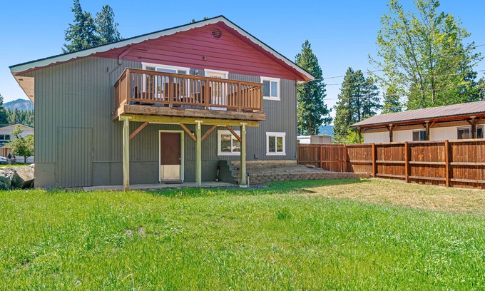South Cle Elum House | Dog-friendly two-story home near downtown with large deck, lawn, & enclosed yard