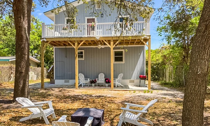 Atlantic Beach House | Dog-friendly home near the ocean with central AC, WiFi, & washer/dryer
